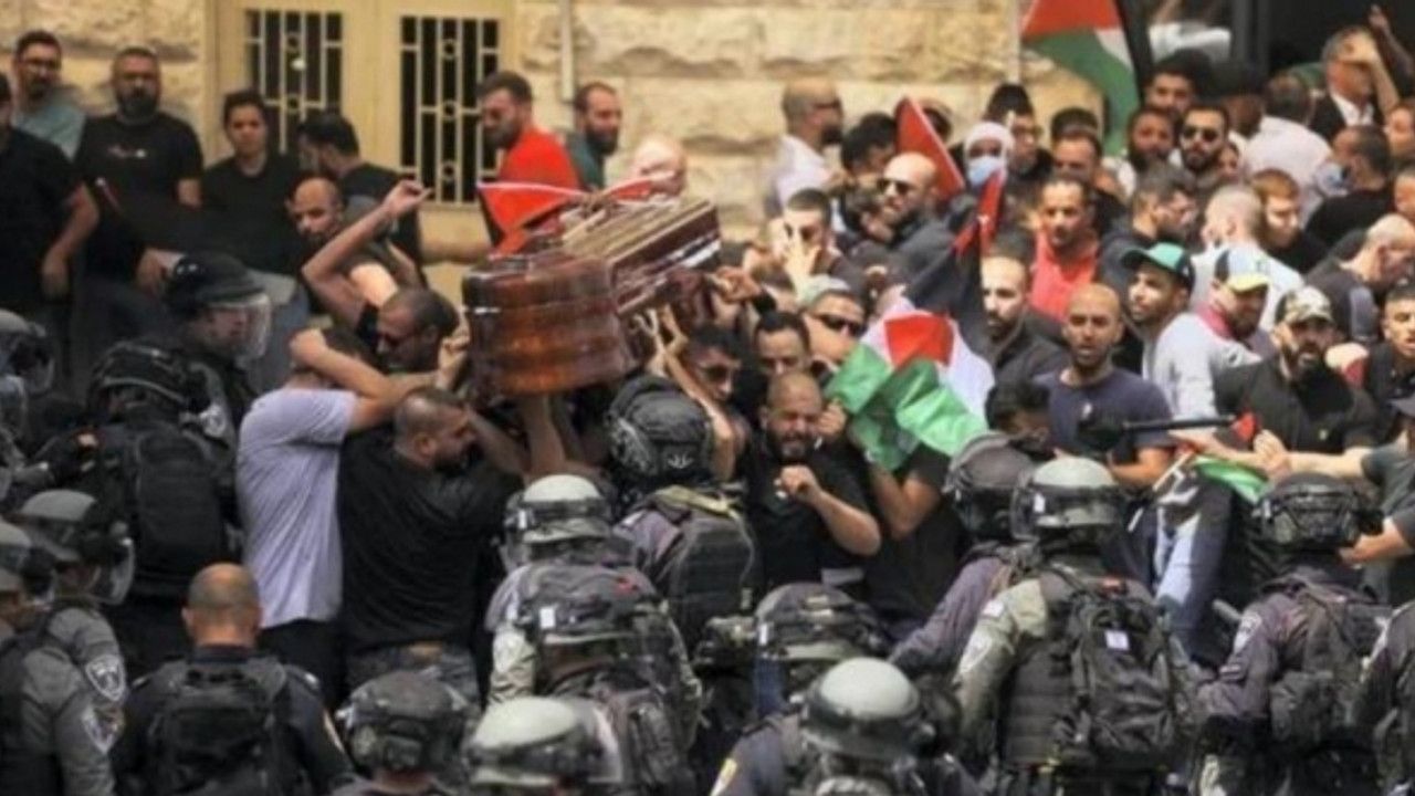 İsrailli Bakan, İsrail polisinin Filistinli gazetecinin cenazesine katılanlara saldırmasını "ahlaki felaket" olarak tanımladı