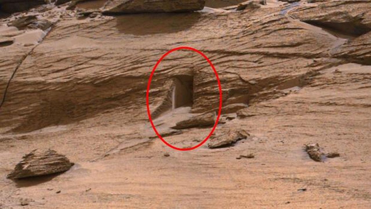 NASA paylaştı, yer yerinden oynadı! Mars’taki ‘kapı’ görüntüsünün ardındaki gerçek