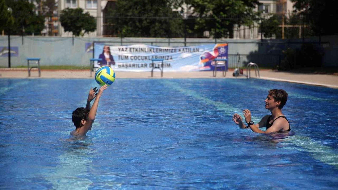 Aydın Büyükşehir Belediyesi otizmli bireyler için özel yüzme kursu düzenliyor