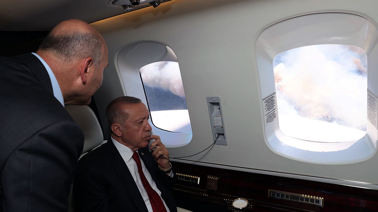 Erdoğan, Marmaris'teki orman yangınını havadan inceledi