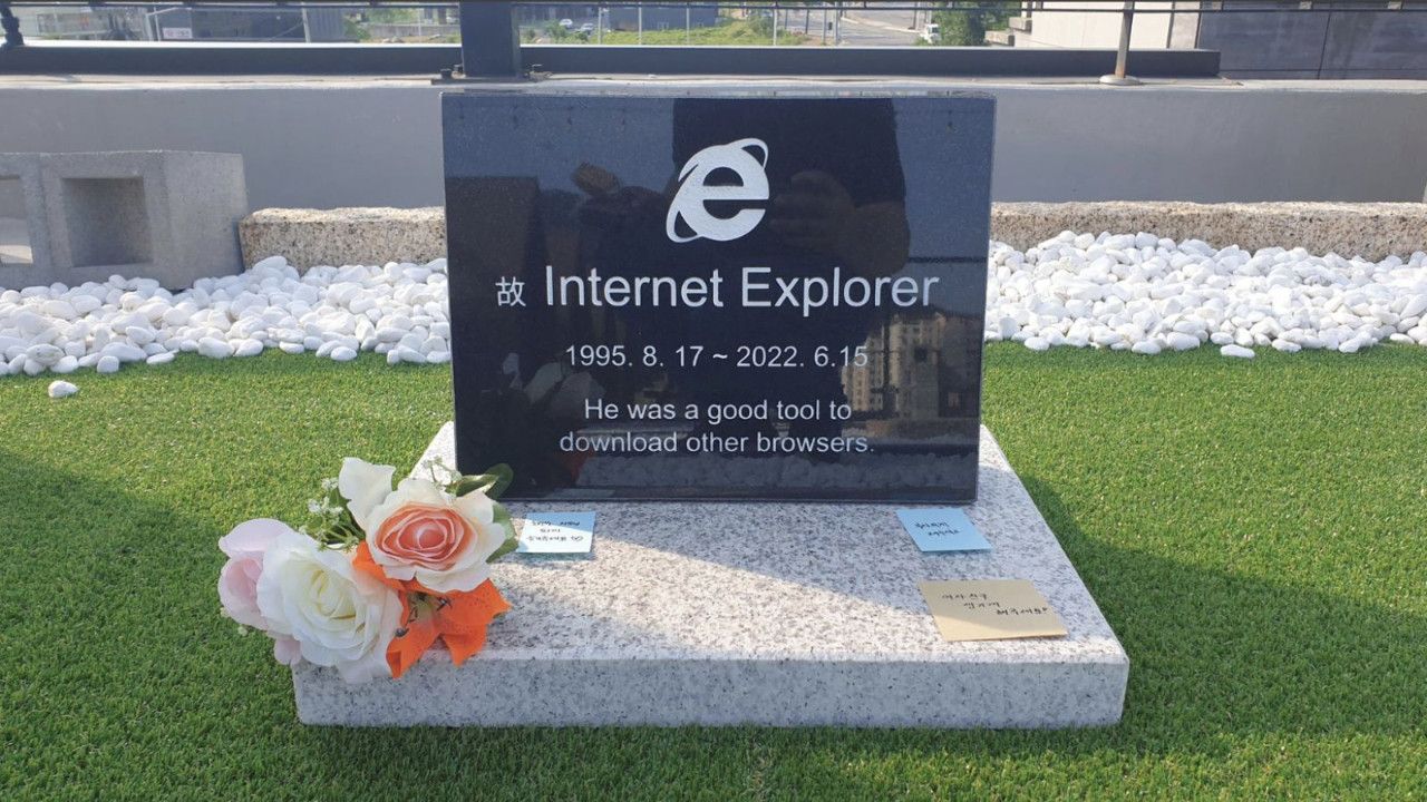 Internet Explorer için Güney Kore’den mezar taşlı veda!