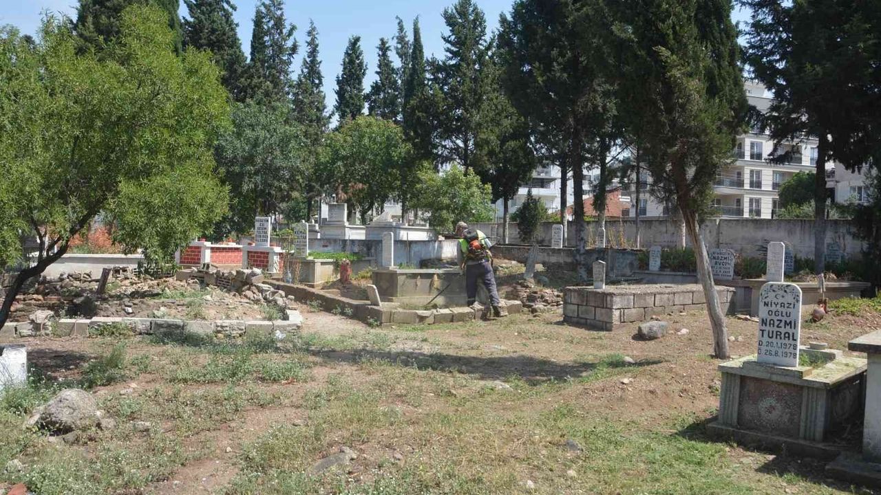 Köşk Belediyesi mezarlıkları bayram ziyaretine hazırlıyor