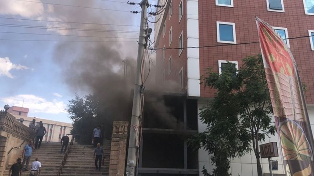 SONDAKİKA Mardin'de özel bir hastanede patlama! Hastalar tahliye ediliyor!