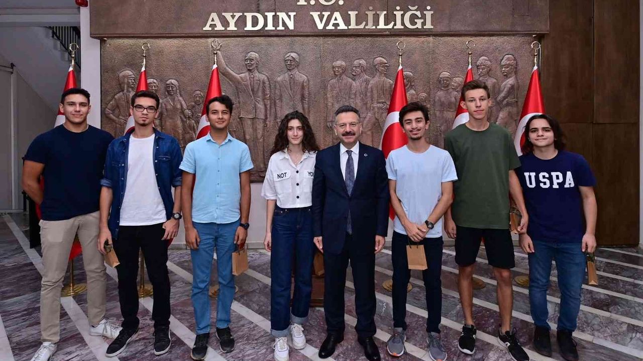 Aydın Valisi Aksoy, YKS 2022 Türkiye şampiyonlarını ağırladı