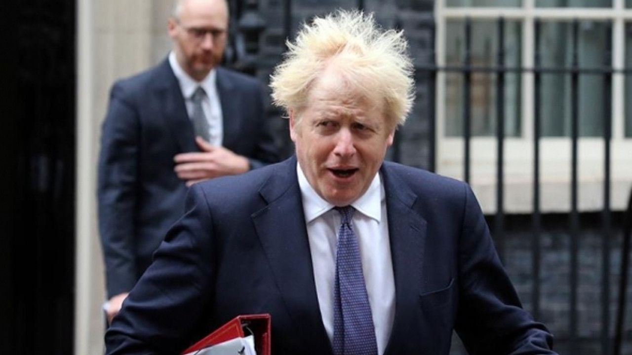 Boris Johnson görevini bıraktı