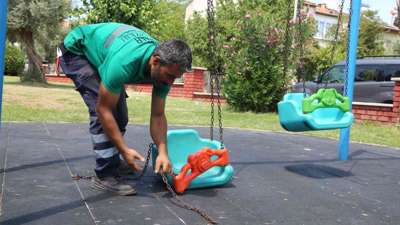Efeler’de parklar çocuklar için hazırlanıyor