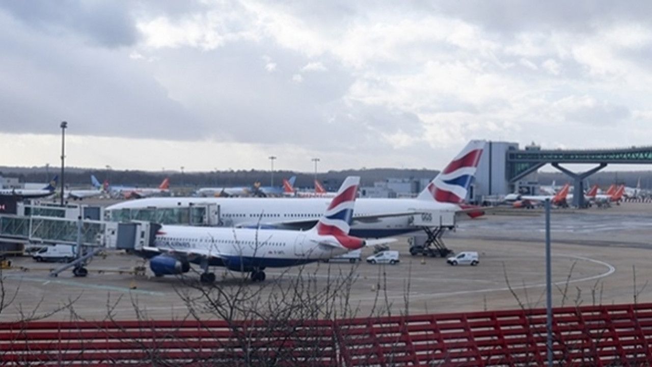 İngiltere'de aşırı sıcaklar havalimanına zarar verdi