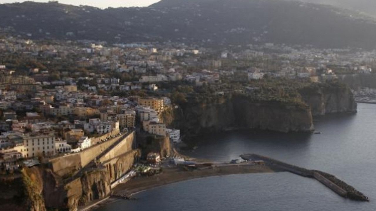 İtalya'nın önde gelen turistik beldesinde bikiniyle dolaşanlara ceza kesilecek