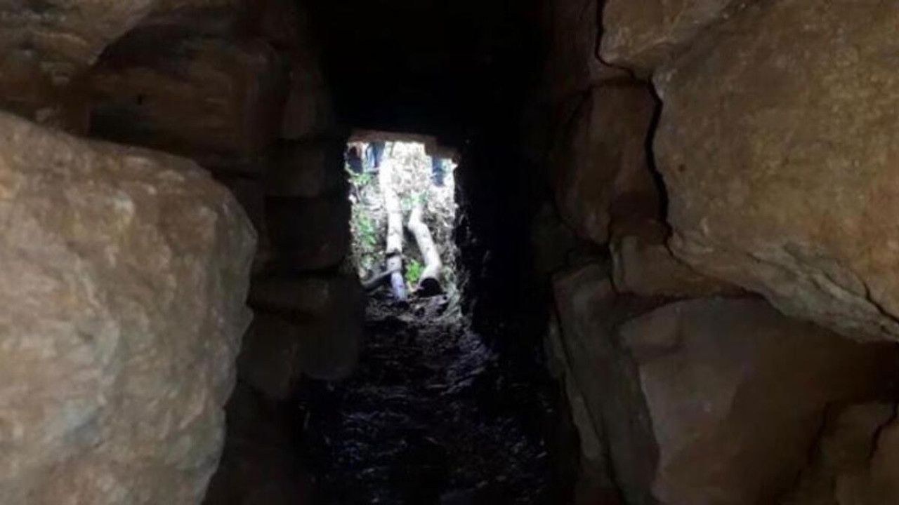 Küpler dolusu altın ve sikke çalındı iddiası! Üsküdar’da gizli tünelde defineciler talan etti...