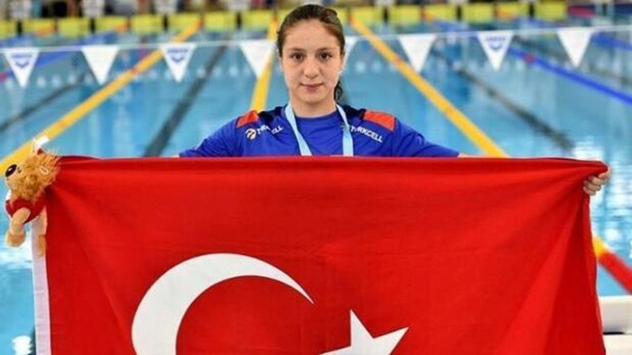 Milli yüzücü Merve Tuncel altın madalya kazandı