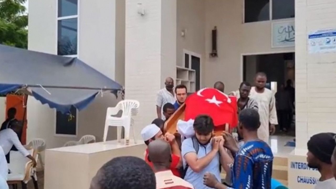 Togo'da trafik kazası sonucu hayatını kaybeden İHH gönüllülerinin cenazeleri Türkiye'ye gönderildi