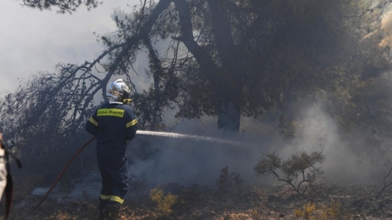 Yunanistan orman yangınlarını kontrol altına alamıyor