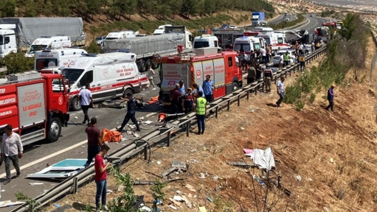 Gaziantep'te feci kaza: 15 kişi hayatını kaybetti