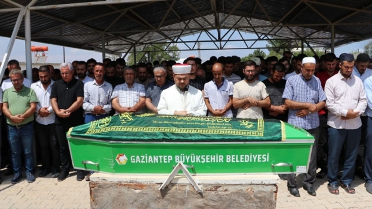 Gaziantep'teki kazada vefat eden gazeteciler toprağa verildi