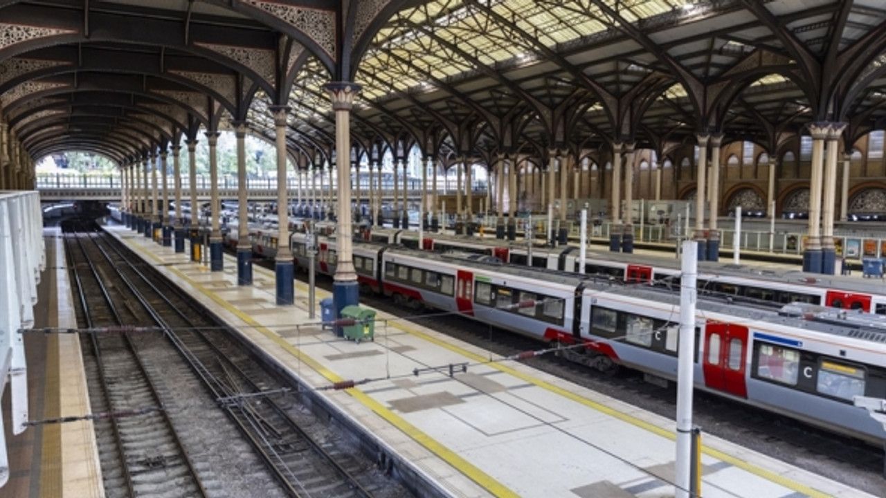 İngiltere'de tren sürücüleri bir kez daha greve gitti, ulaşım tekrar felç oldu