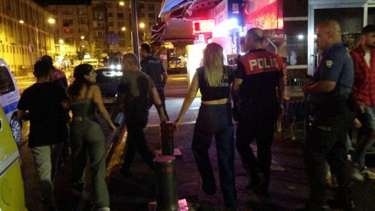Kadınların kıskançlık kavgasında polisler zor anlar yaşadı