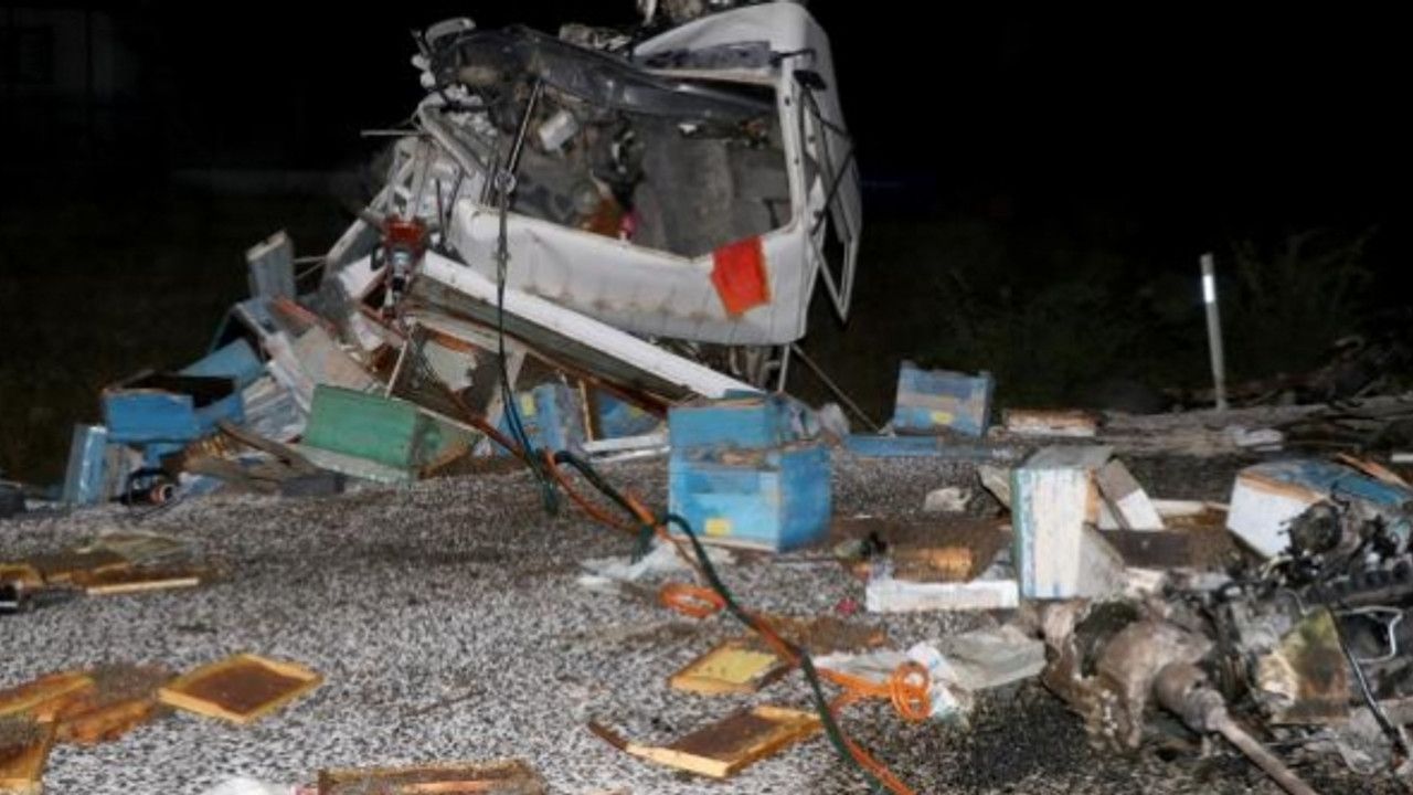 Muğla'da kamyonla otomobil çarpıştı: 4 ölü