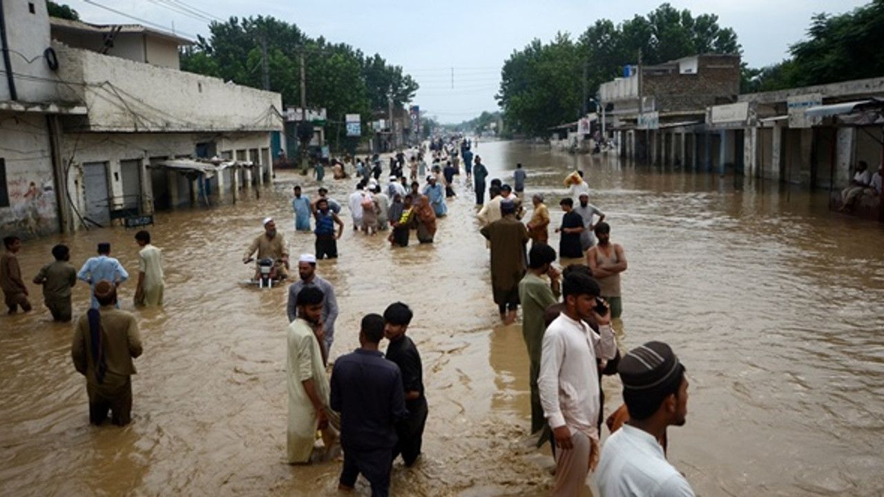 Pakistan'da şiddetli yağışlar sebebiyle ölenlerin sayısı artıyor
