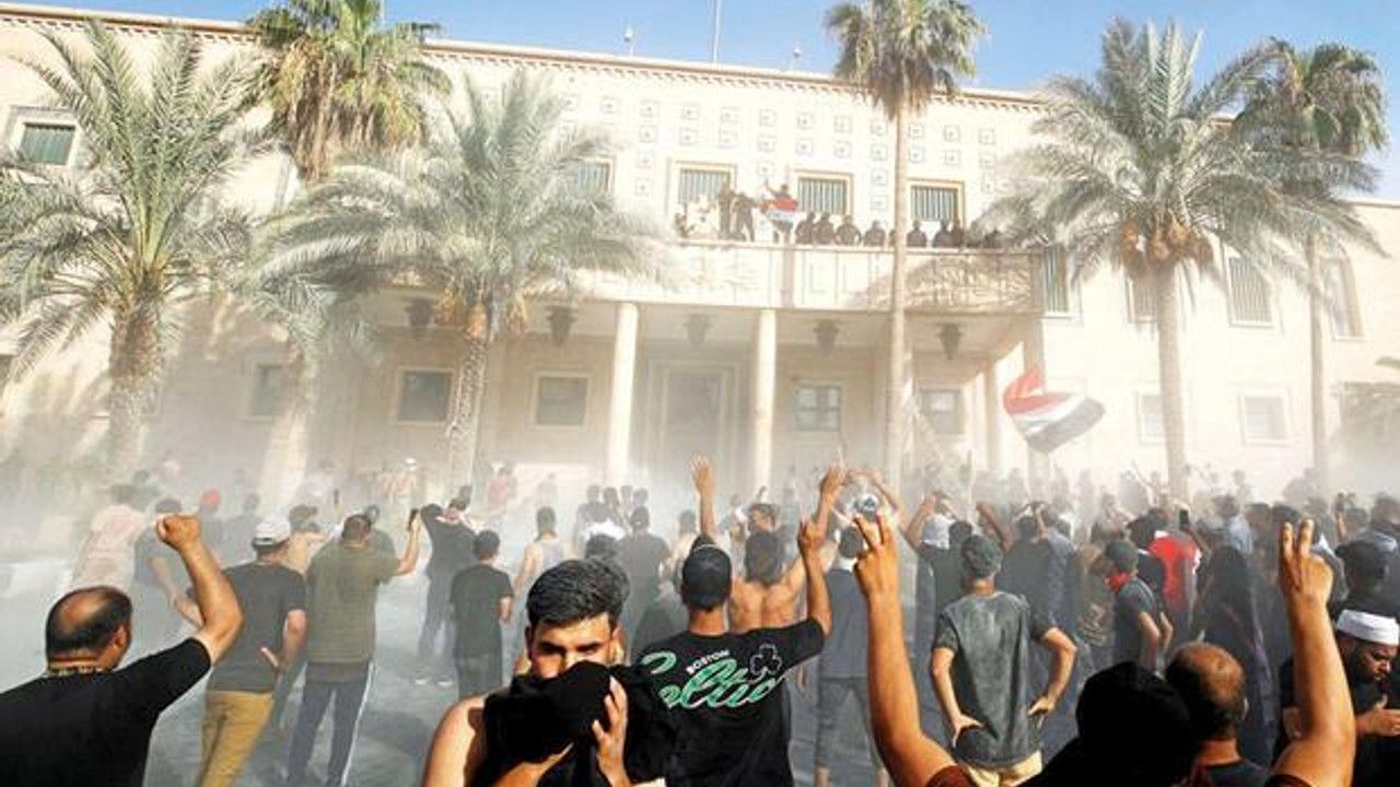 Sadr siyasetten çekildi Bağdat savaş alanına döndü: 15 ölü 350 yaralı
