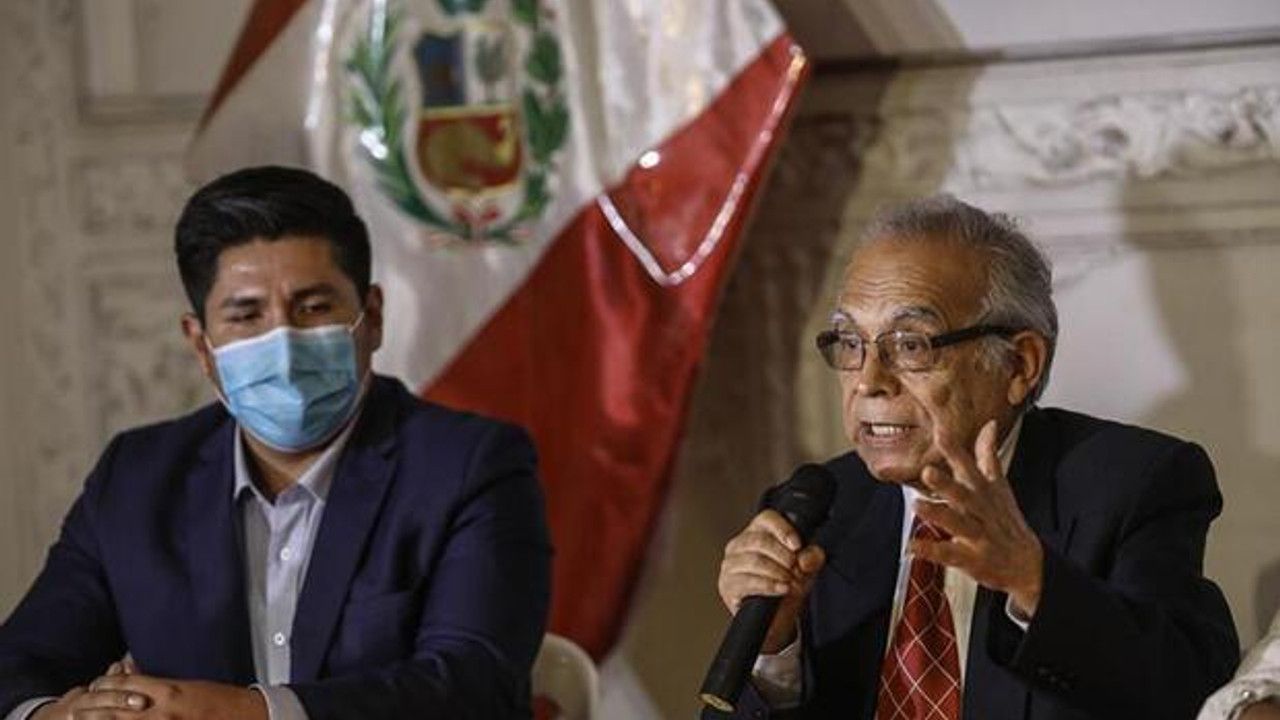 Son bir yıl içinde dördüncü... Peru Başbakanı Torres istifa etti