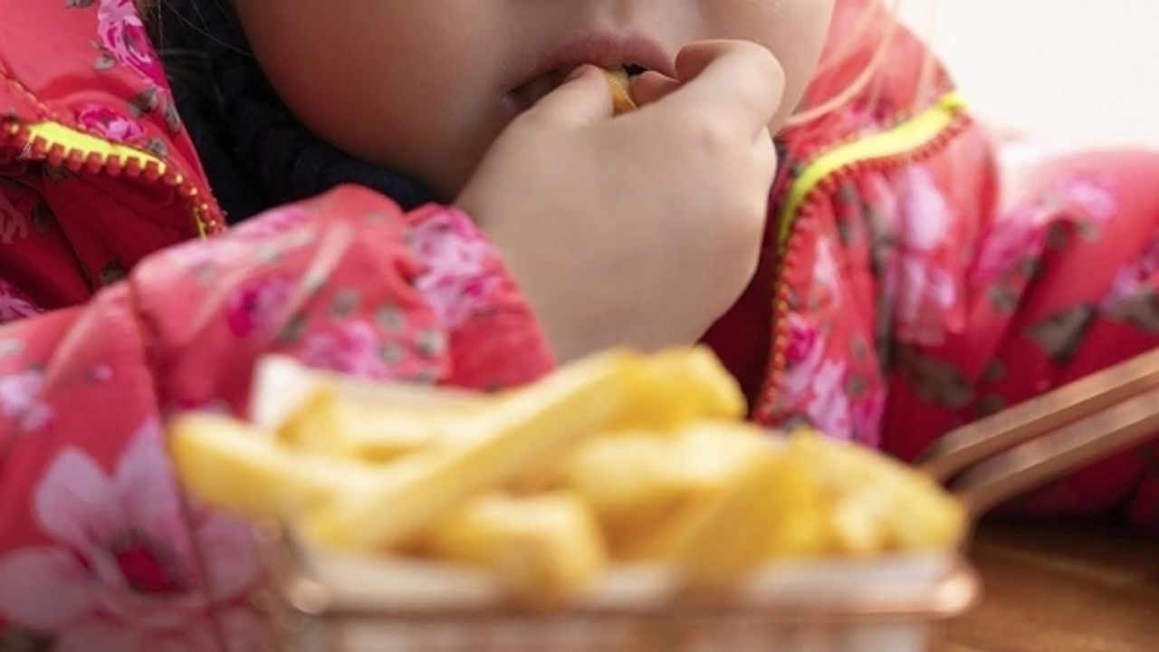 Uzman isimden çocuklardaki obeziteye karşı 'okullarda ders' önerisi