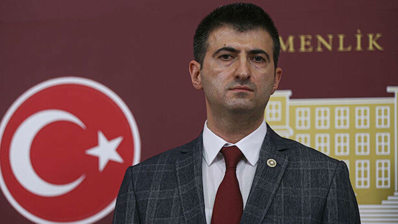 İzmir Milletvekili Mehmet Ali Çelebi, AK Parti'ye üyelik başvurusu yaptı