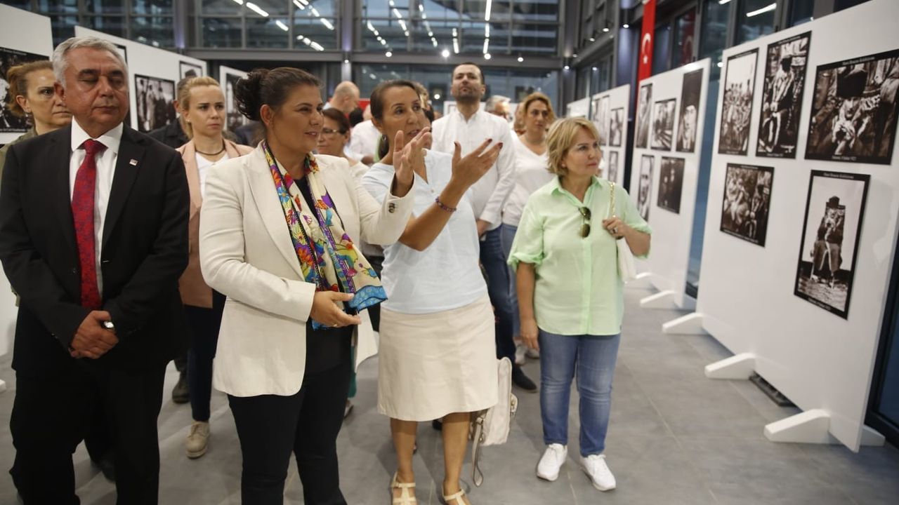 Aydın’da ’Atatürk Fotoğrafları Sergisi’ Tekstil Park Sanat Galerisi’nde açıldı