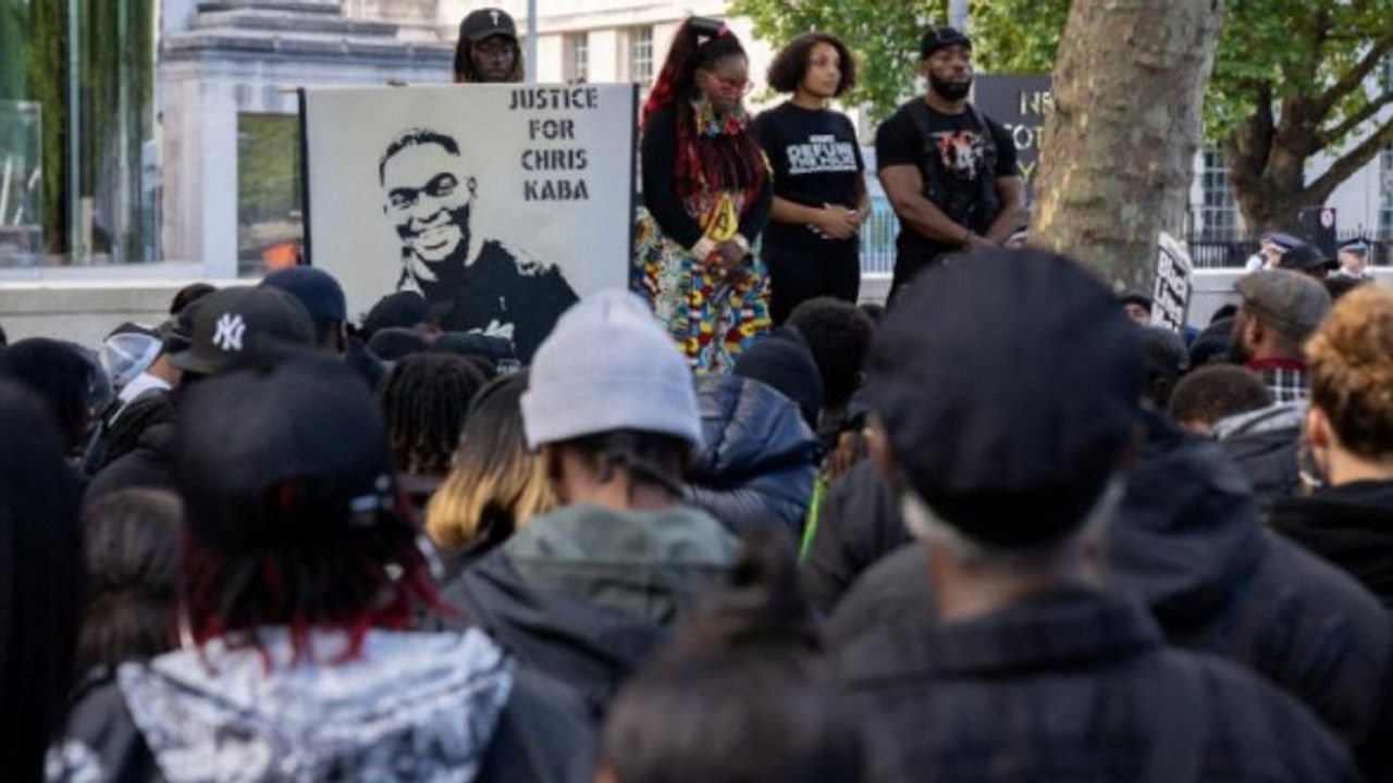 Londra’da siyahi vatandaşın polis tarafından öldürülmesinin ardından protestolar sürüyor