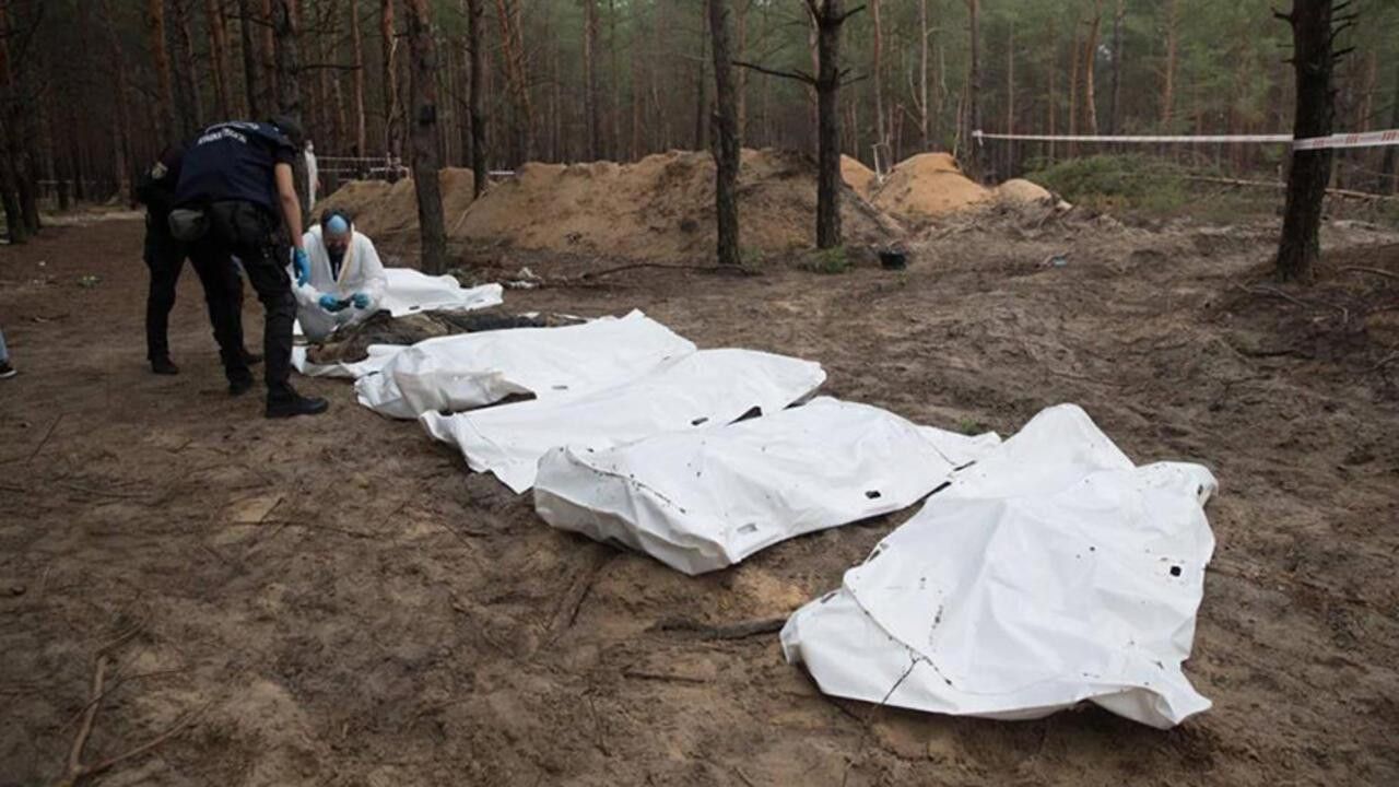 Ukrayna'da kan donduran görüntü: Toplu mezarlar Rusya'nın savaş suçlarının kanıtı