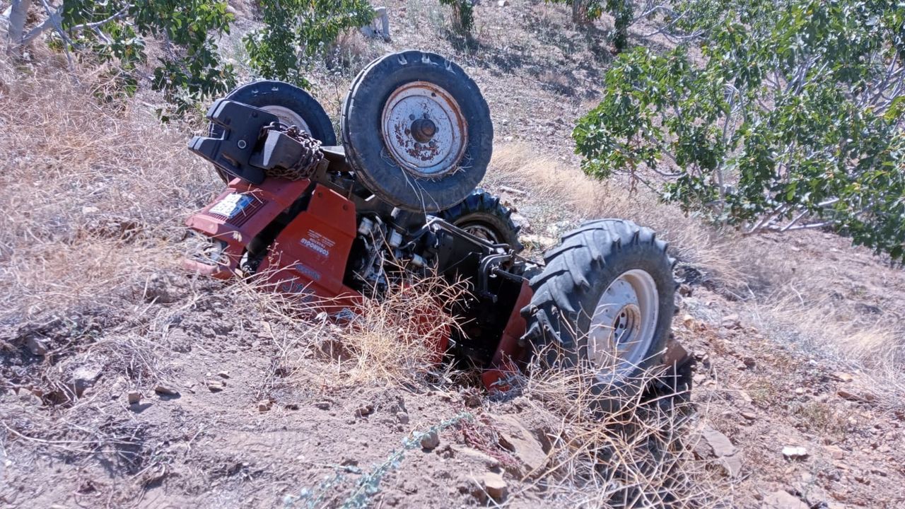 Yenipazar'da incir bahçesinde traktör devrildi: 1 ölü
