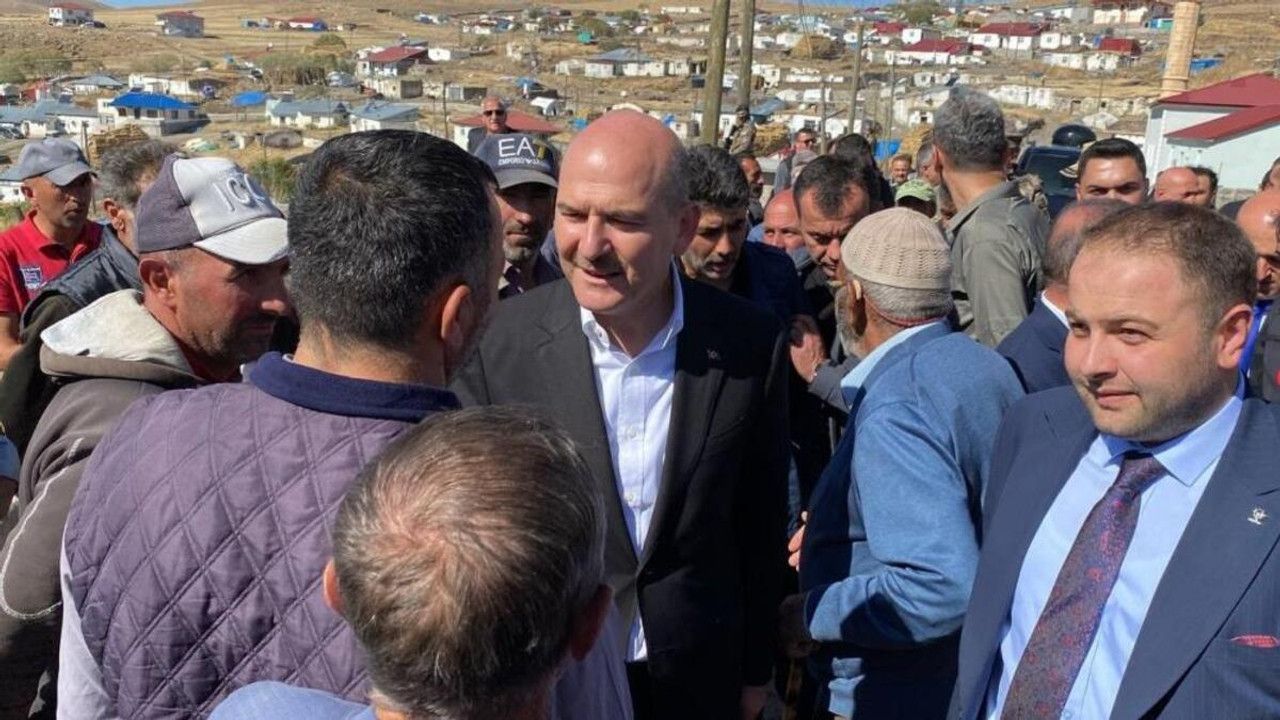 İçişleri Bakanı Süleyman Soylu deprem bölgesinde