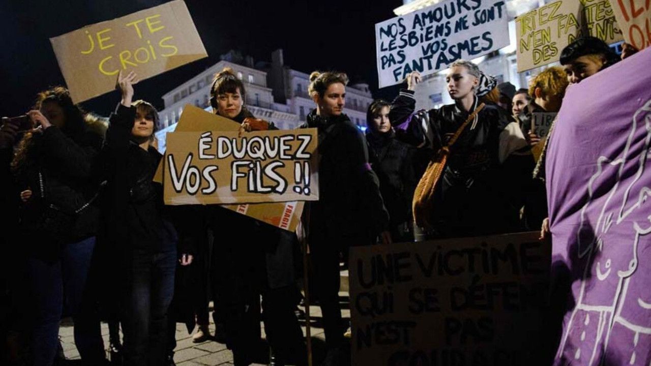 Fransa'da öğrenci ve velilerden protesto