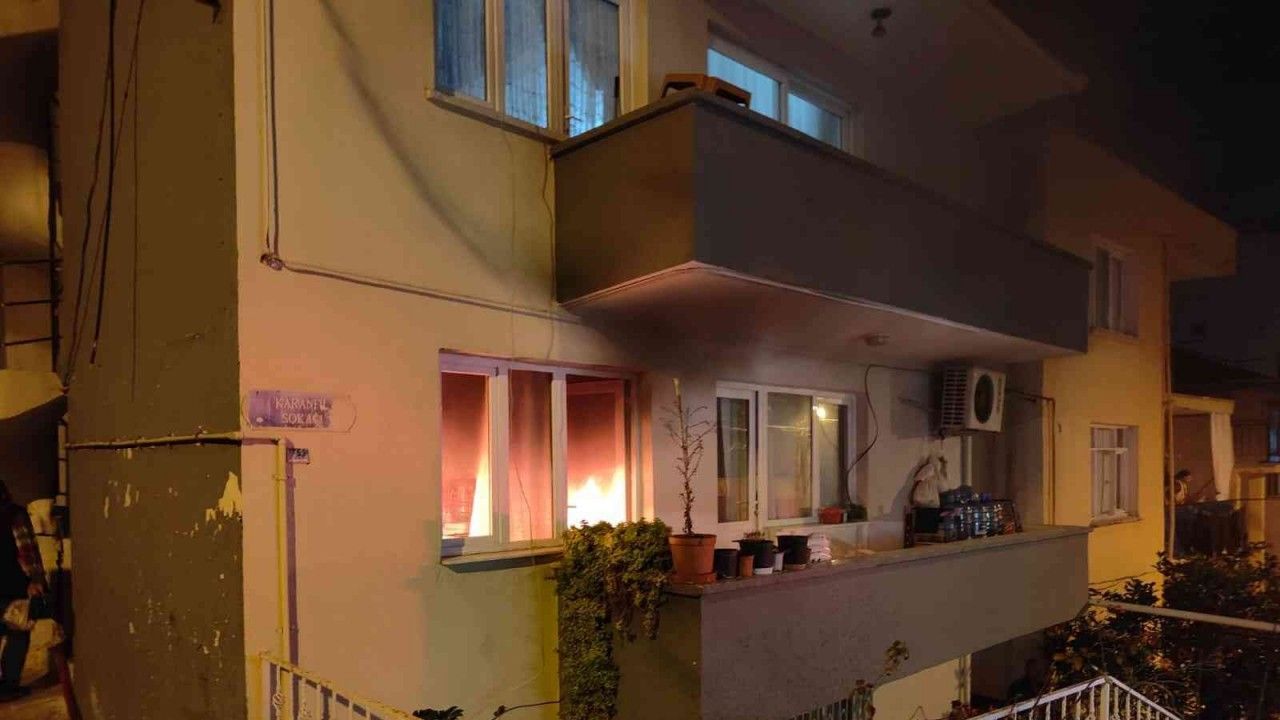 Kuşadası'nda bir apartmanın zemin katında çıkan yangın paniğe neden oldu