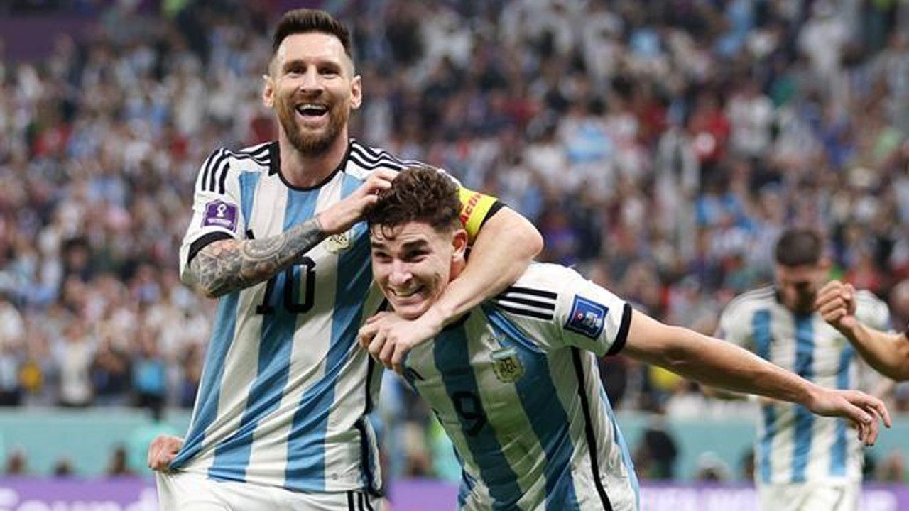 Arjantin'de Julian Alvarez hayaline kavuştu! 11 yaşında iken Messi ile fotoğraf çektirmişti...