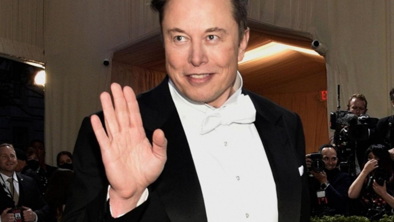 Elon Musk'tan istifa açıklaması: 'Aptal birini bulur bulmaz bırakacağım'