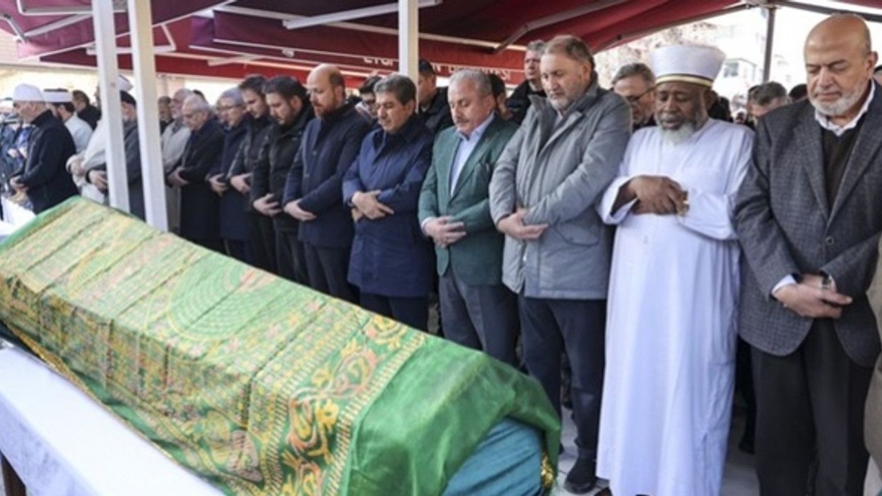 Hasan el-Benna'nın kızı Hala el-Benna'nın cenazesi toprağa verildi