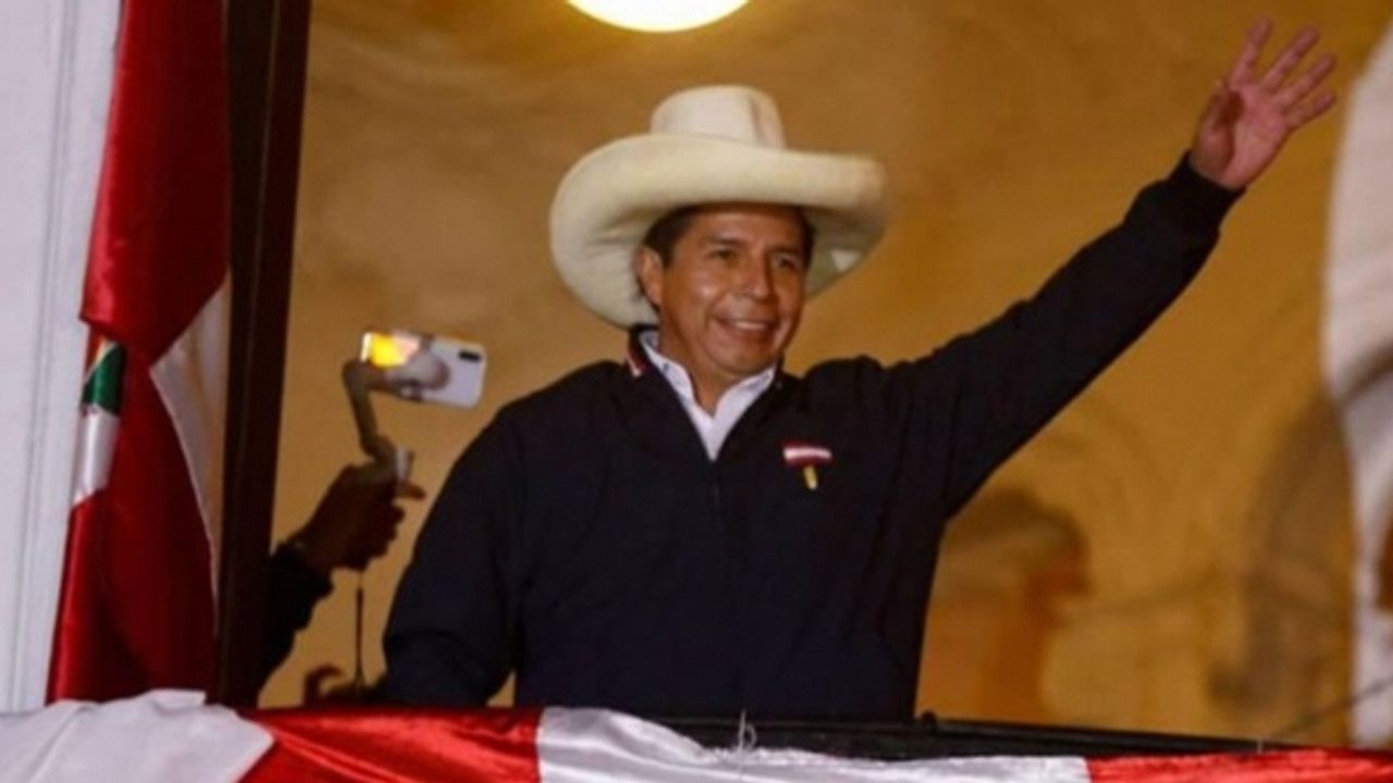 Peru karıştı: Cumhurbaşkanı Castillo görevden alındı