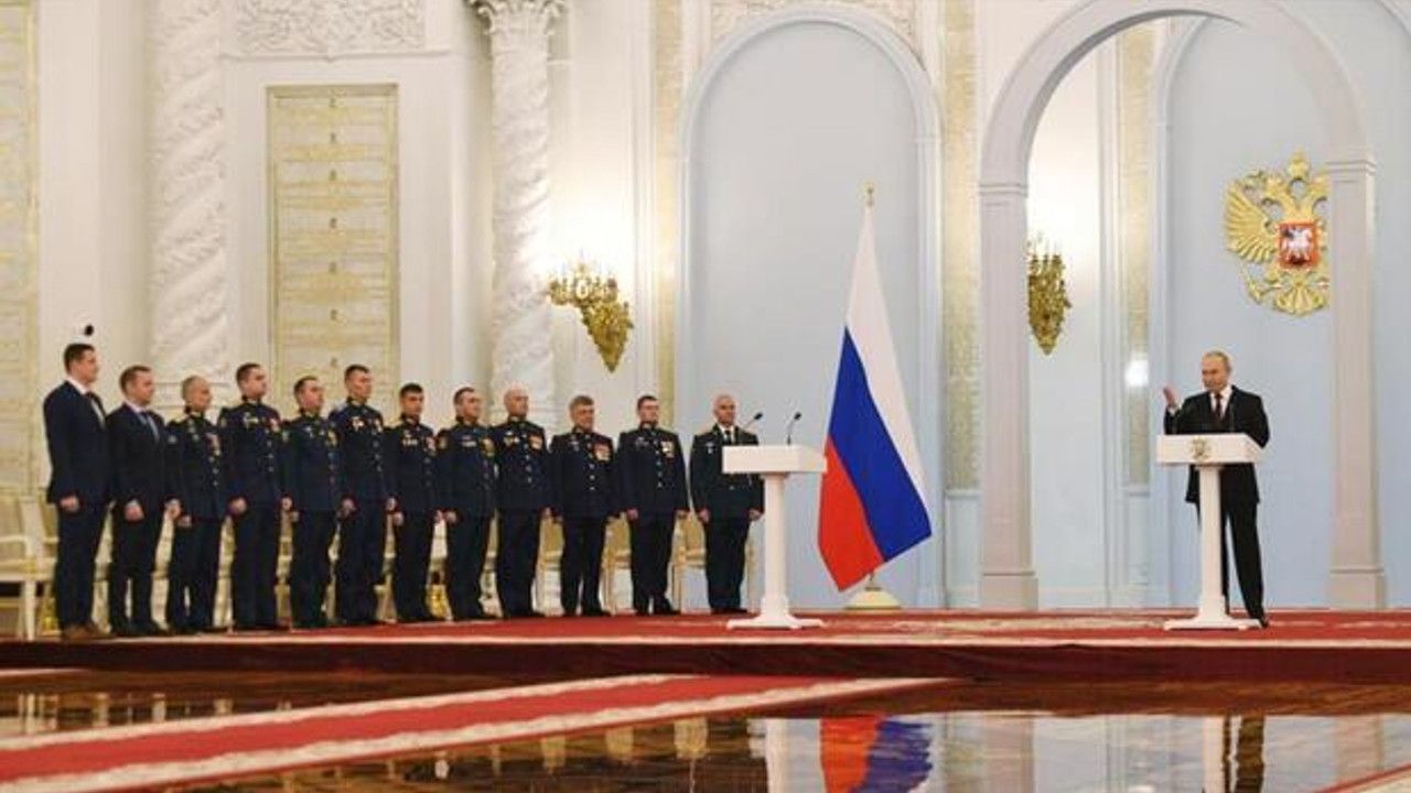 Putin’den Ukrayna’da görev yapan askerlere "Altın Yıldız" madalyası
