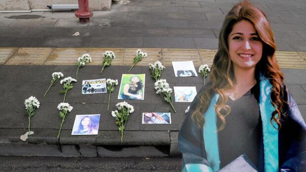 Üniversiteli Medine Gizem Çakal, kazada öldüğü yere 19 çiçek ve fotoğrafları koyularak anıldı