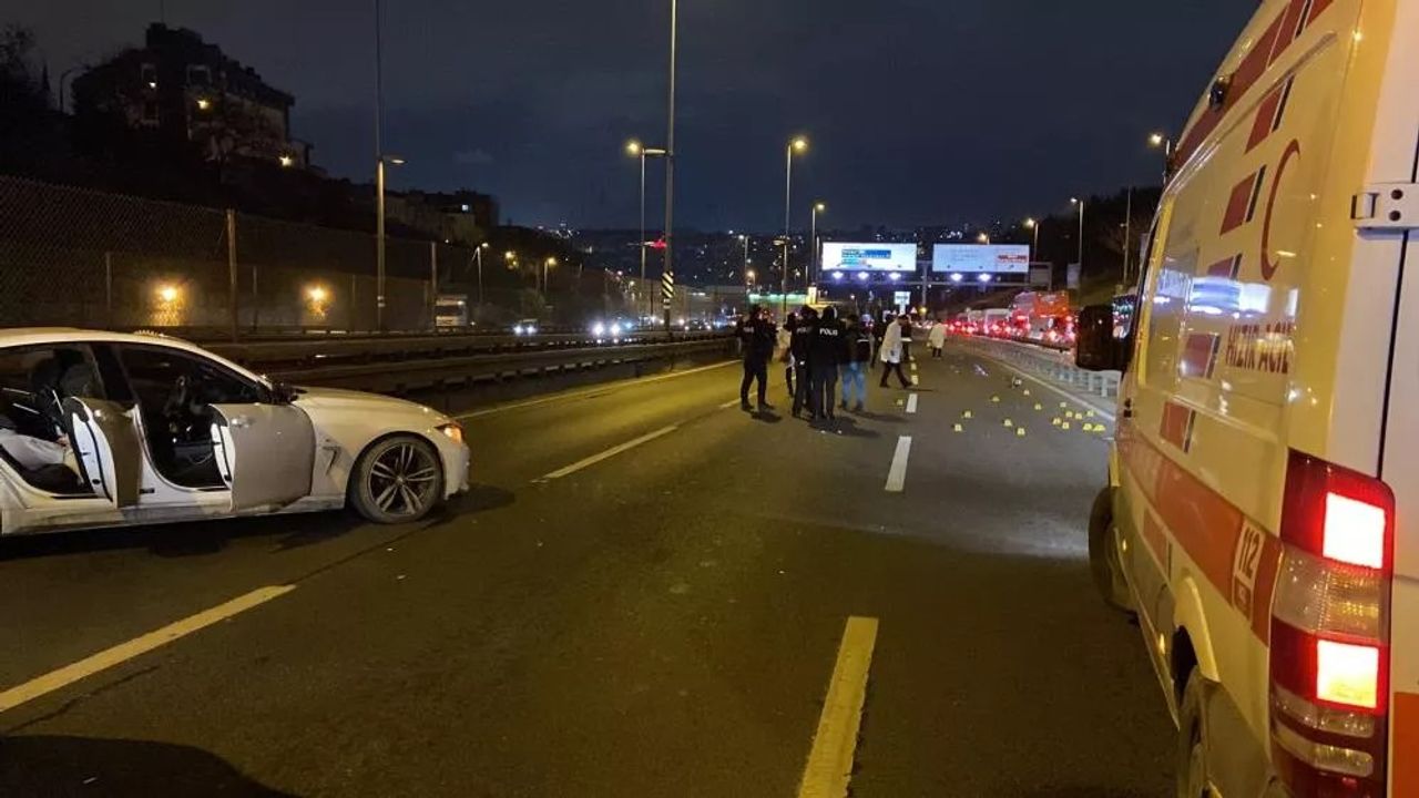 Haliç Köprüsü'nde Aydın plakalı otomobile silahlı saldırı: Ölü ve yaralılar var