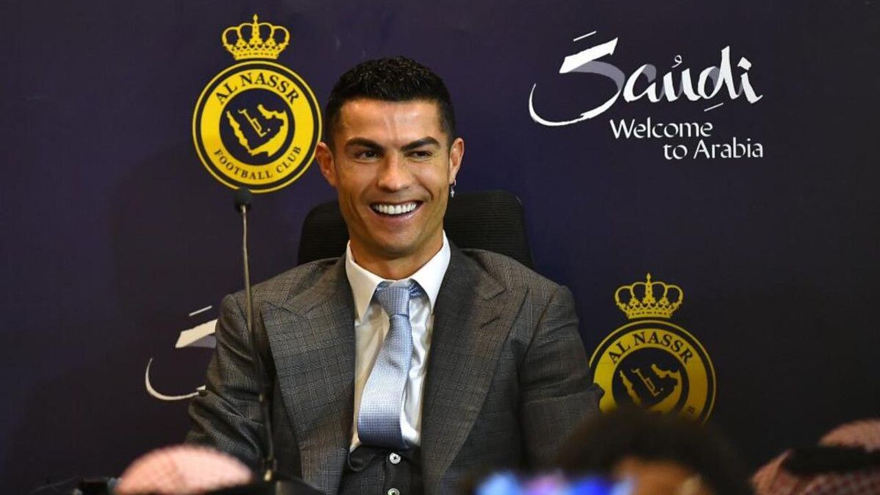 Cristiano Ronaldo, görkemli törenle Al Nassr’a imza attı
