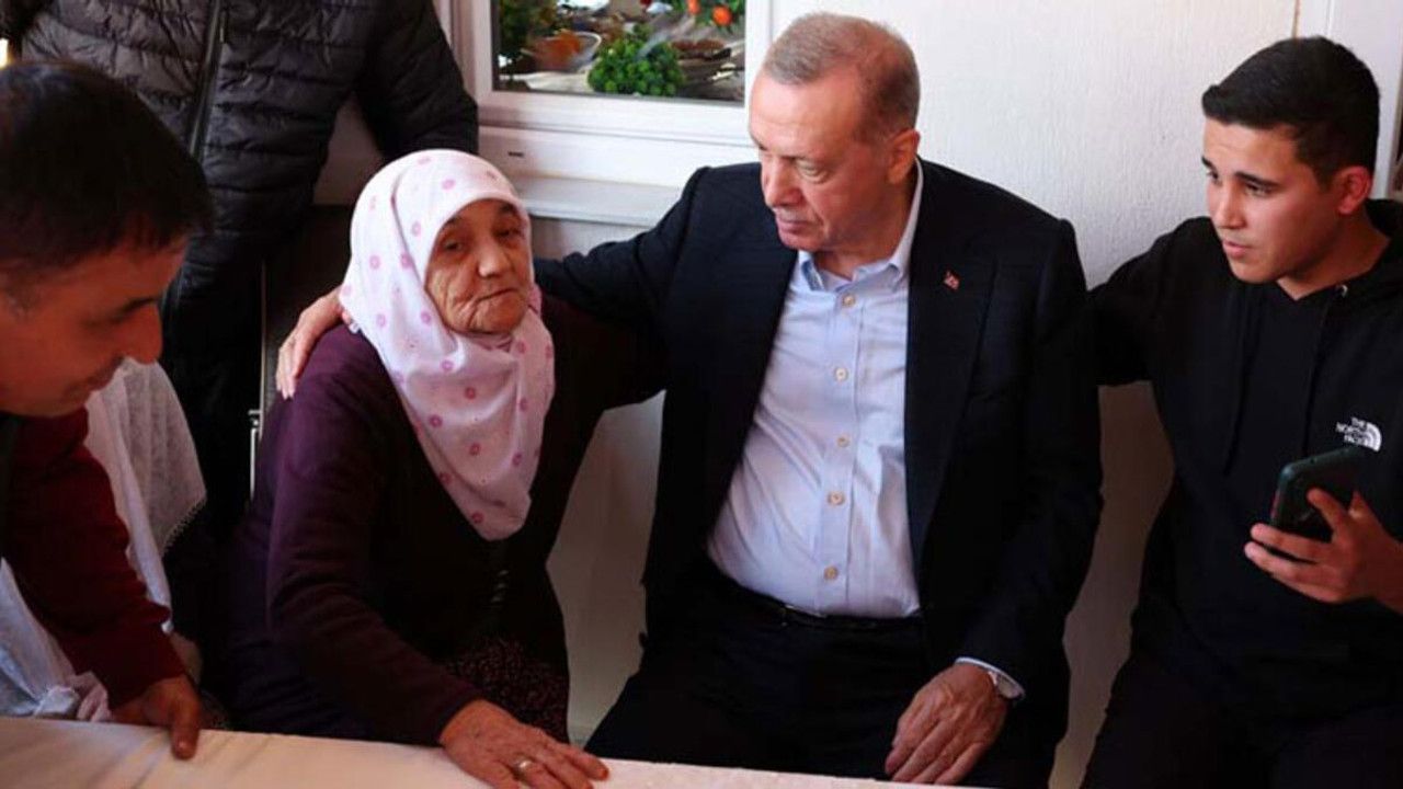 Cumhurbaşkanı Erdoğan, selzede Zülfiye ninenin evine misafir oldu