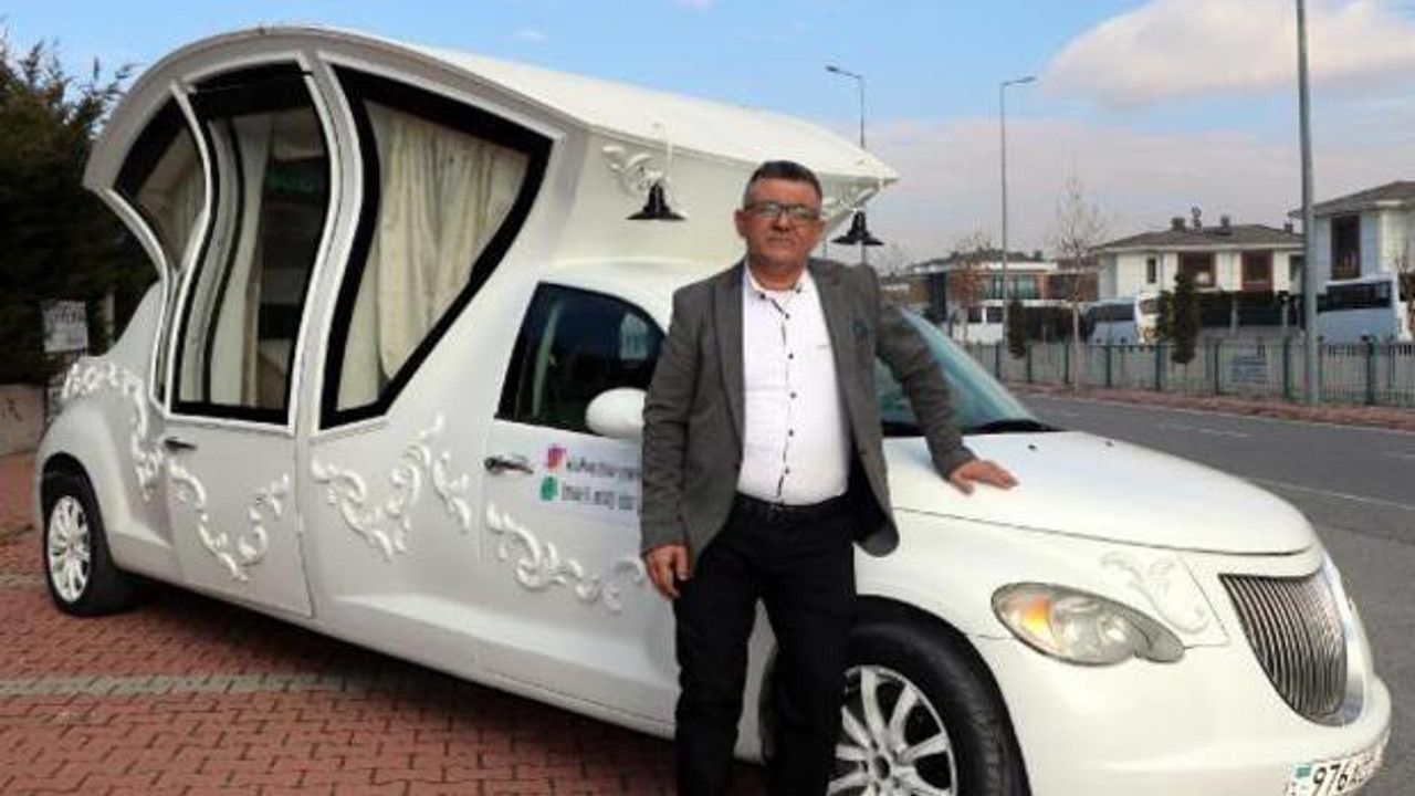 Dünyada sadece 2 tane var! 'Külkedisi arabası'na benzeyen otomobiliyle Kazakistan'dan Kayseri'ye geldi