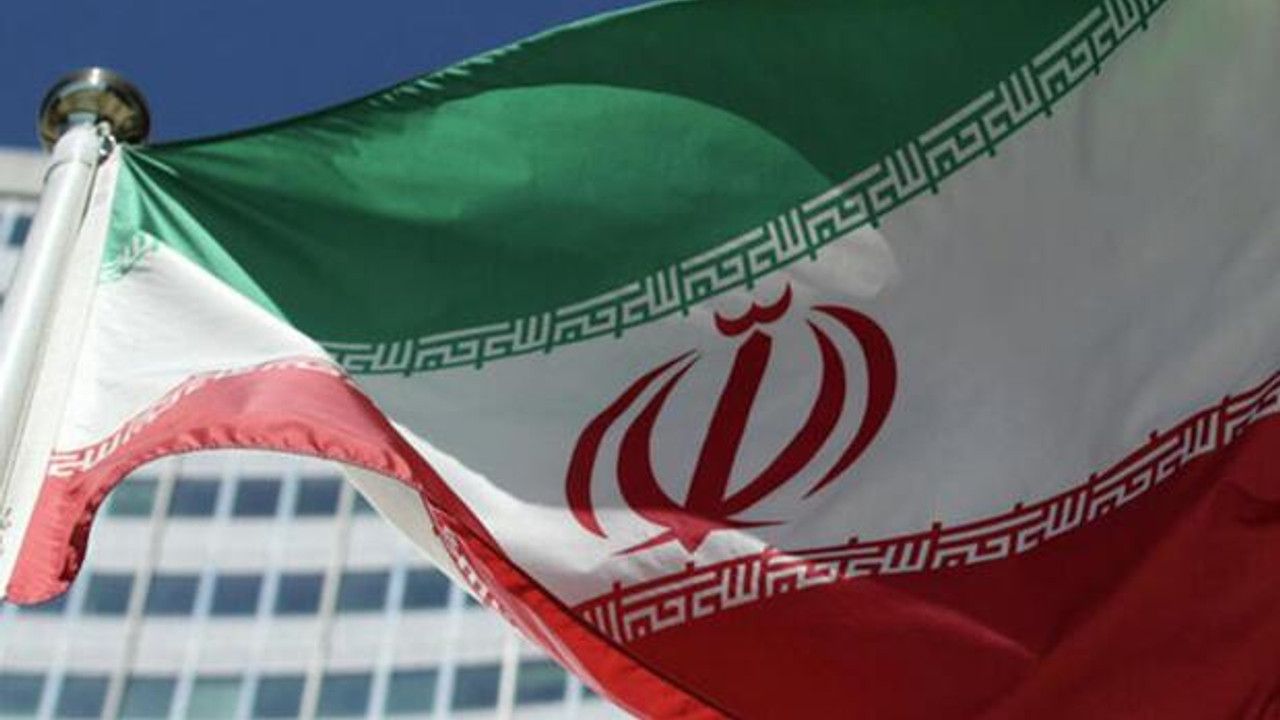 İran'da iki gösterici daha idam edildi