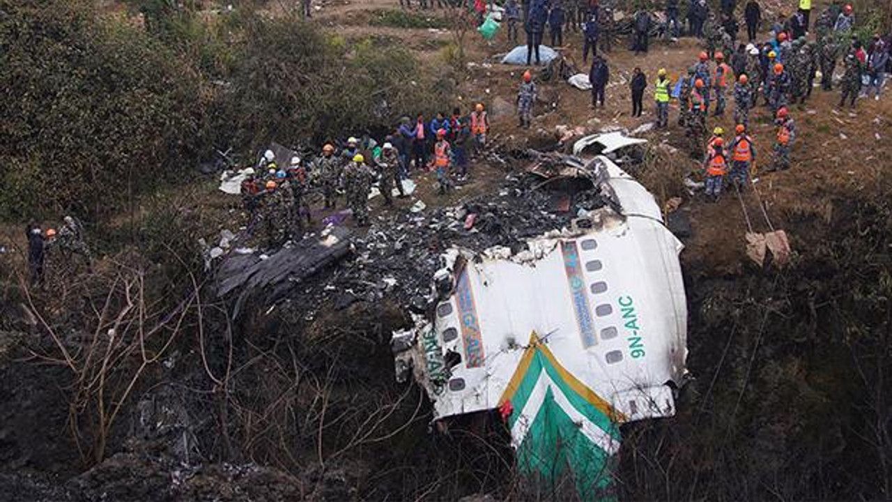 Nepal'de düşen yolcu uçağındaki cansız bedenlerin tümü bulundu