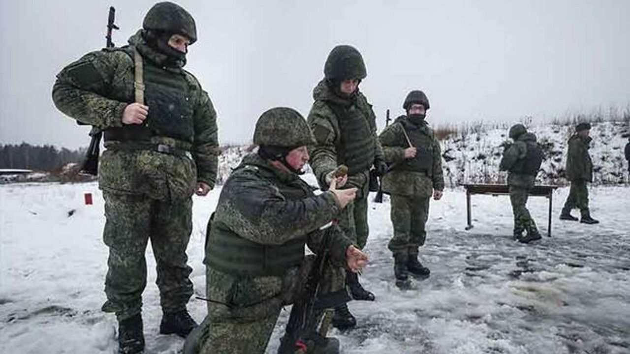 Rusya’da zorunlu askerlikte yaş sınırının 30’a yükseltilmesi planlanıyor