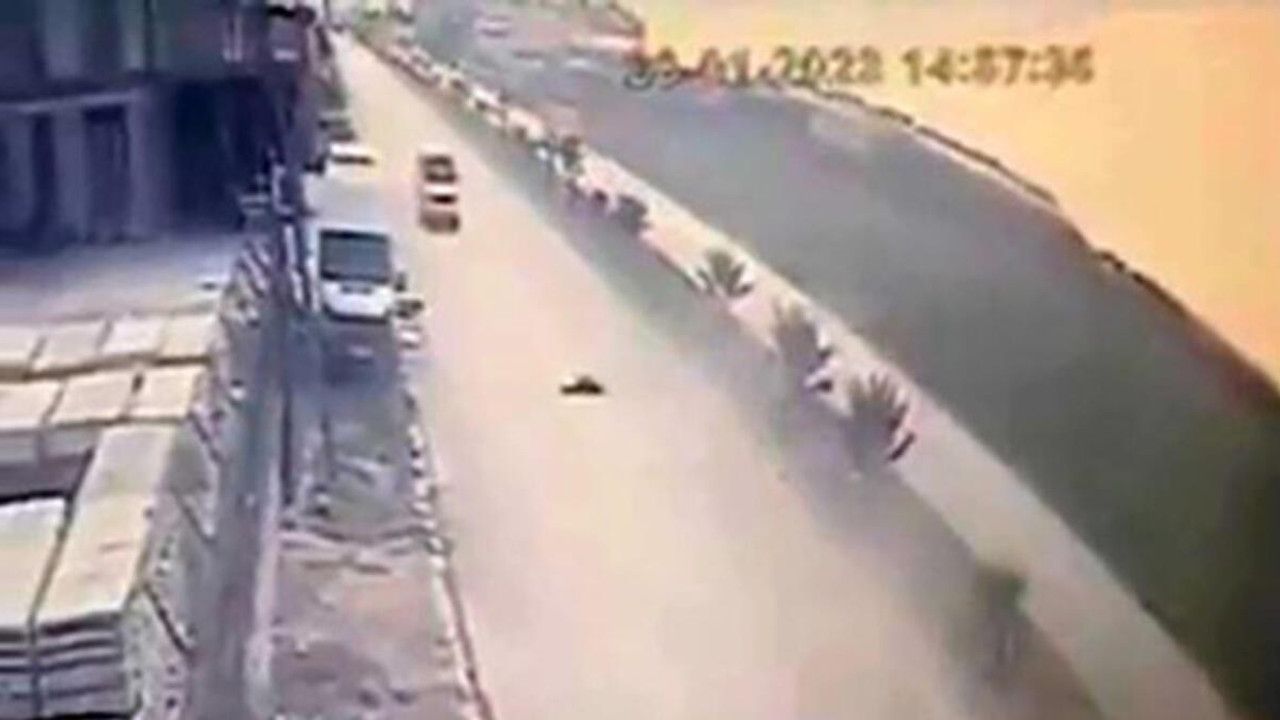 Sokak köpeğinden kaçarken minibüsün çarptığı çocuk hayatını kaybetti