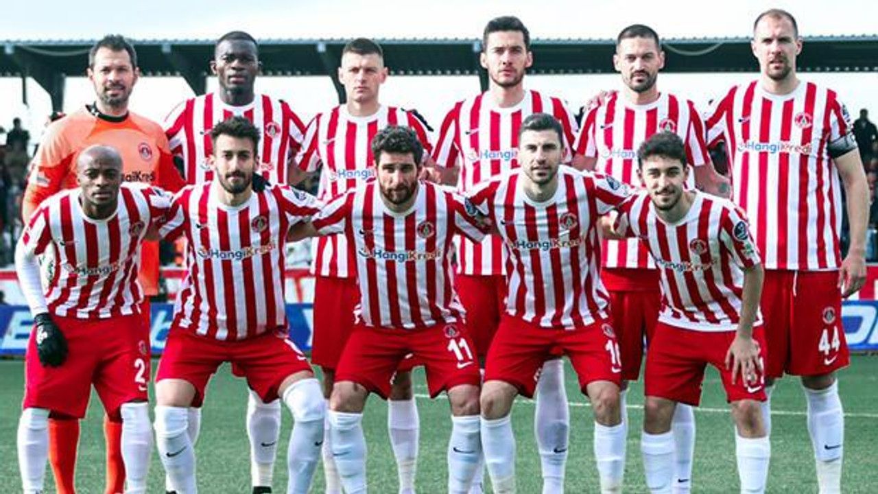 Süper Lig ekibi Ümraniyespor'da 2 isim kadro dışı bırakıldı