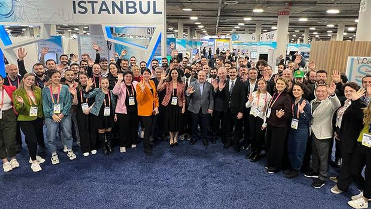 Türk girişimciler dünya sahnesine çıktı... Bakan Varank, CES’e katılan Türk start-up’ları ziyaret etti