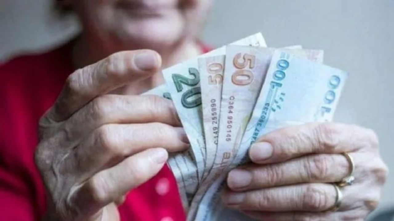 2022'de emekli olanlara yaklaşık 93 bin lira ikramiye farkı ödenecek